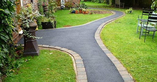 Crafting Stunning Pathways - 7 Tips for Idyllic Rural House Walkways
