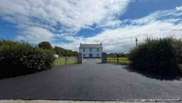 New SMA tarmac driveway with a new paving border completed in Kildare Town by Kildare Tarmac & Asphalt.