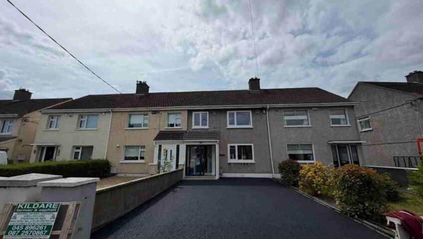 Newly completed SMA tarmac driveway in Beaumont, Co. Dublin, with a smooth, durable finish by Kildare Tarmac & Asphalt.